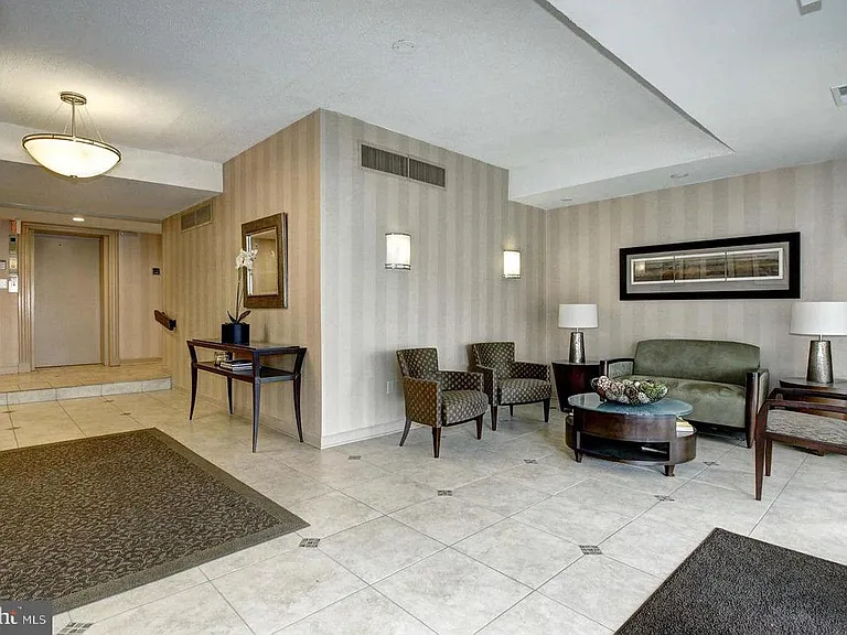 4800 Chevy Chase Dr #404 — Photo 3