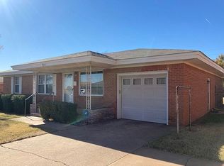 724 S 19th St, Clinton, OK 73601