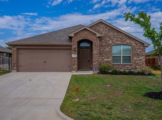 327 Chestnut Ln, Ponder, TX 76259