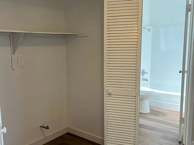 2810 E South St — Photo 11