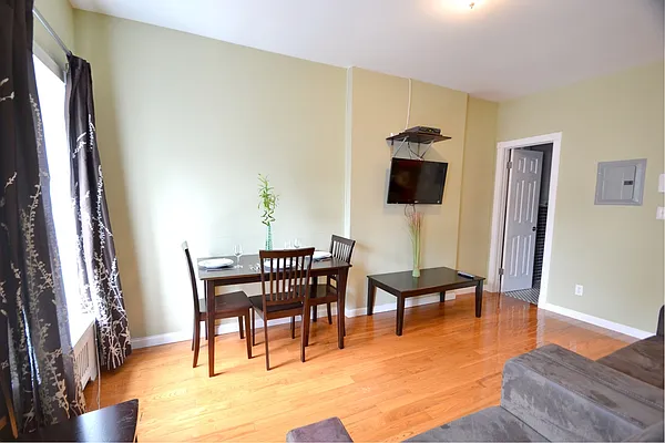 Rented by Smart City Real Estate LLC | media 21