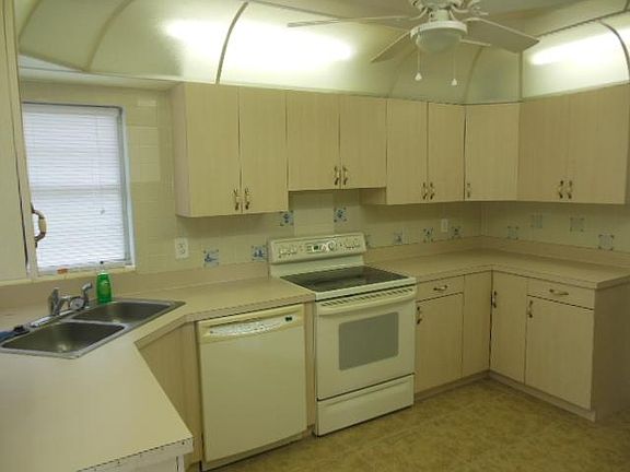 5th image of 105 W 21st St