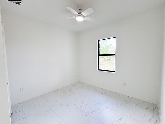5th image of 1021 Chiquita Blvd