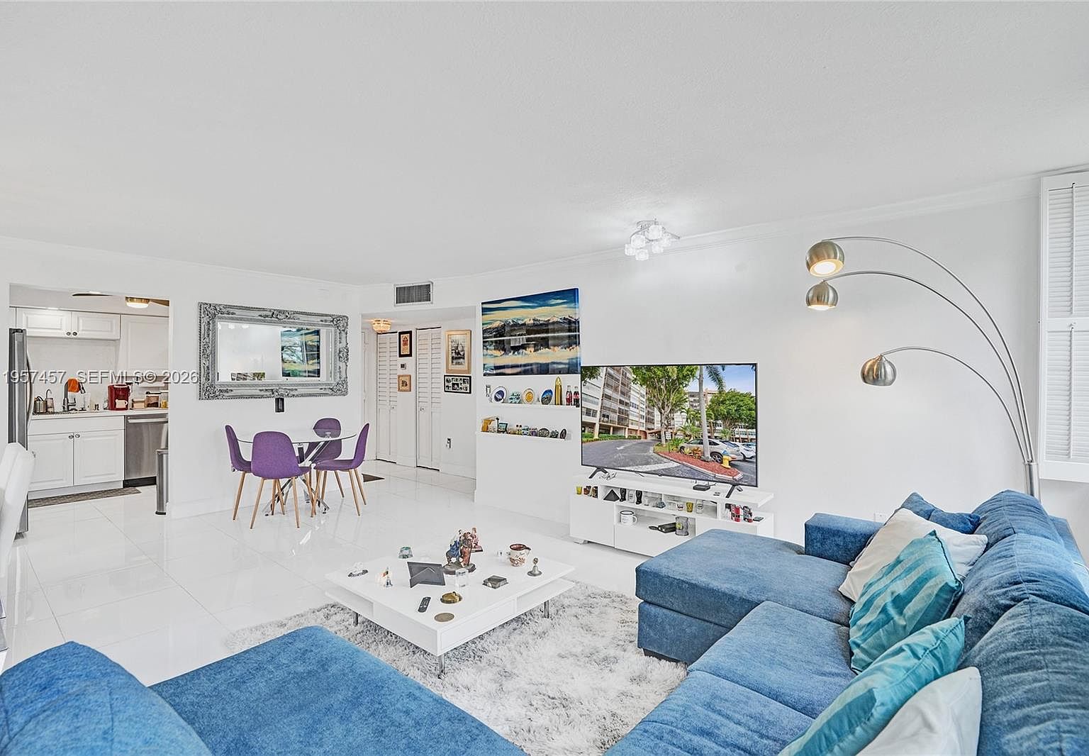 1400 Saint Charles Pl APT 204