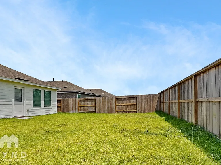 944 Capracotta Dr — Photo 17