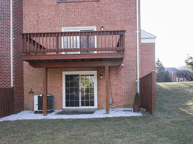 16 Castlehill Ct — Photo 23