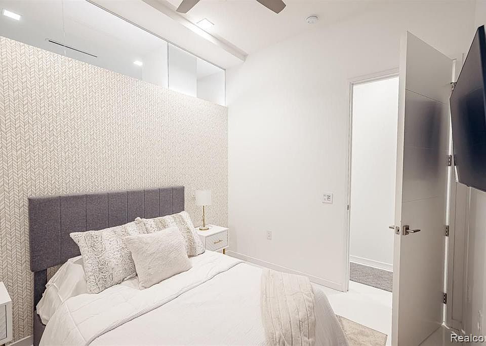 400 S Old Woodward Ave Unit 209, photo 11