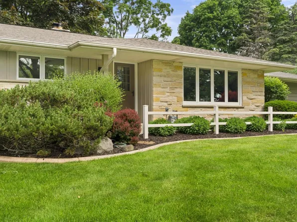 18415 Countryside COURT, Brookfield, WI 53045