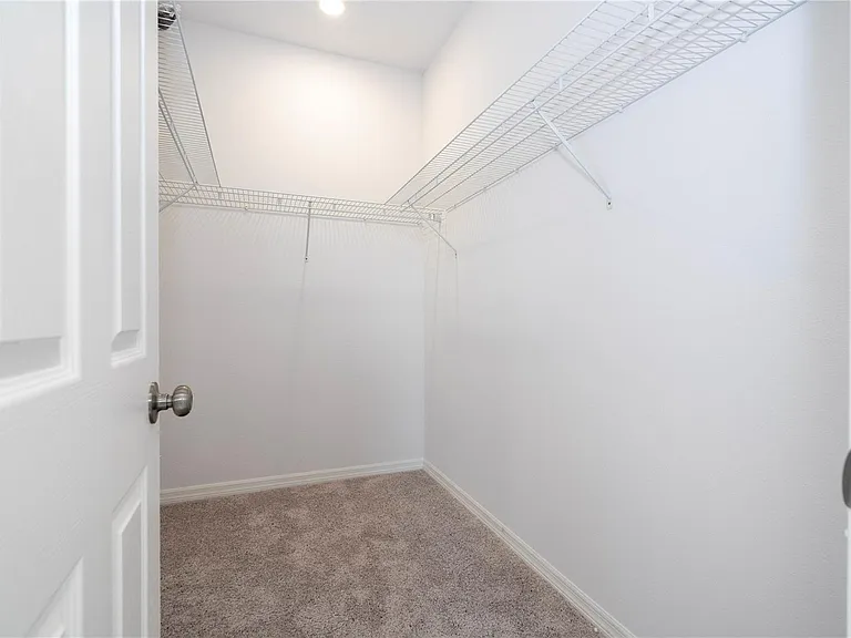 833 Colville Dr — Photo 40