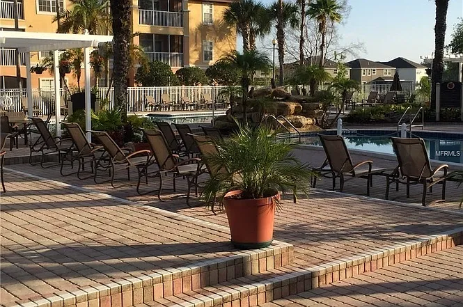 2 Bdrm Condo blocks from Universal Studios — Photo 4