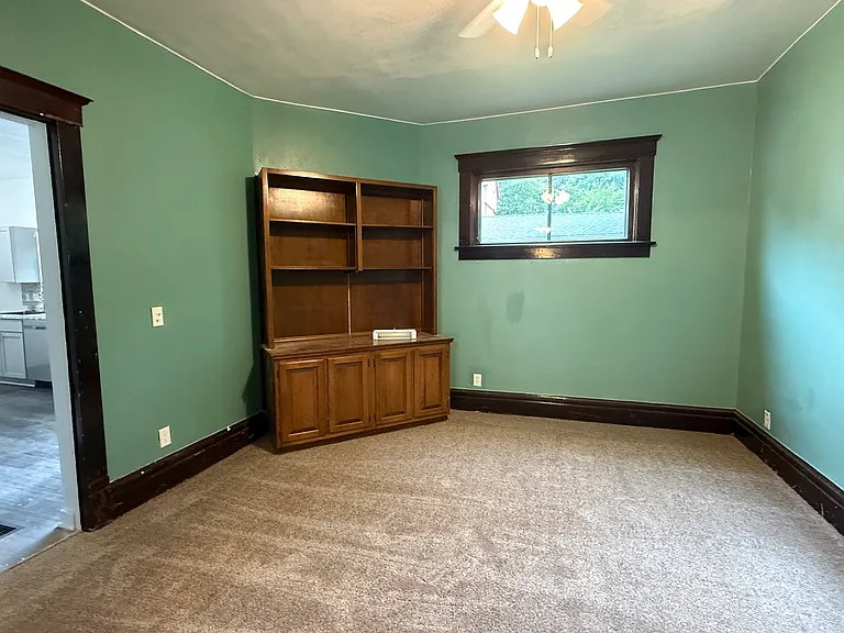 1041 Carrington St — Photo 6