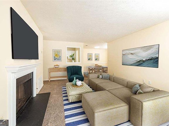 2nd image of 910 Augusta Dr SE