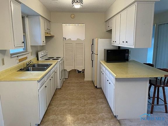 2nd image of 1125 Bavarian Ln