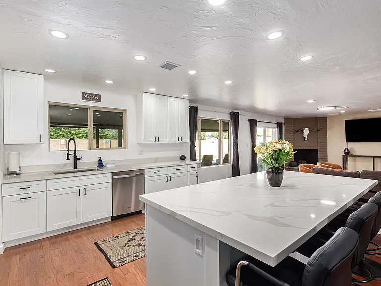3142 E Altadena Ave — Photo 6