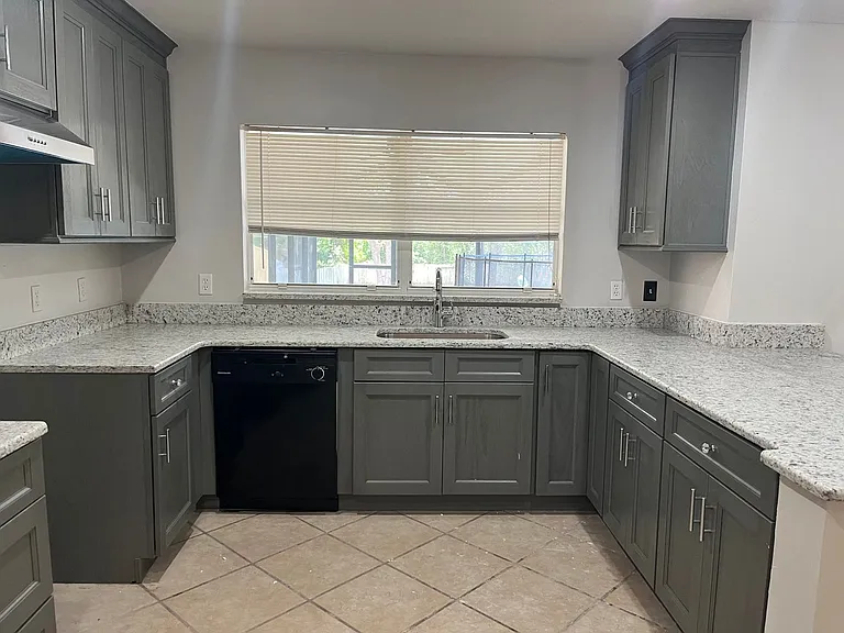 820 Stonechapel Ct — Photo 6