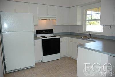 5th image of 2233 NE 5th St