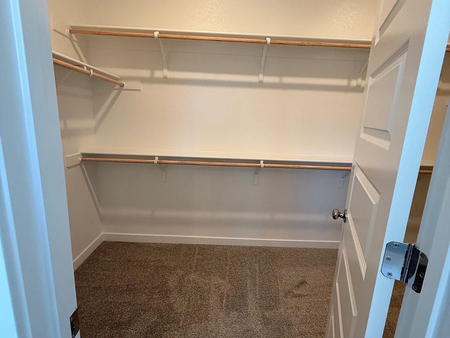 5 bed, 3427 sqft, $900 — Photo 2