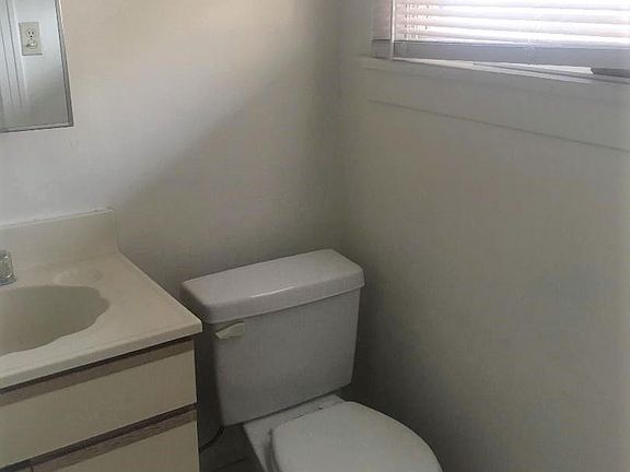 5th image of 1508 E Wilson Ave