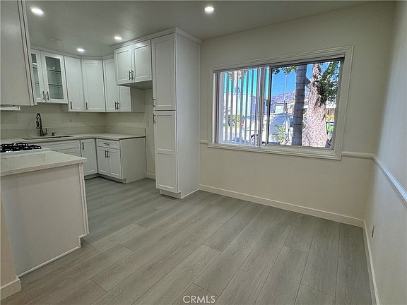 5th image of 350 W Wilson Ave APT 1