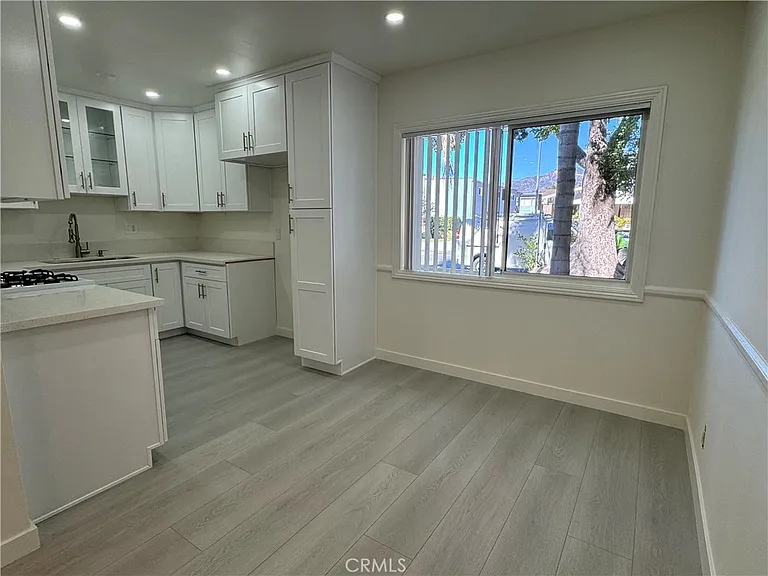 350 W Wilson Ave #1 — Photo 5
