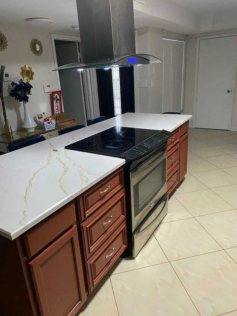 4 bed, 2.5 bath, 2100 sqft, $3,100 — Photo 2