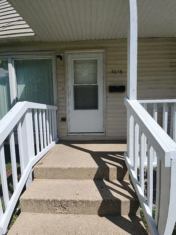 3606 E 9th Ave — Photo 1
