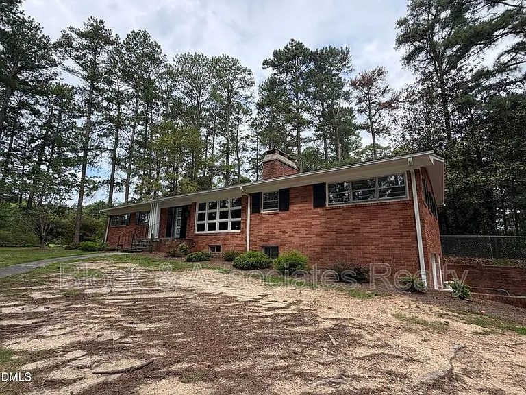 405 N Main St — Photo 3