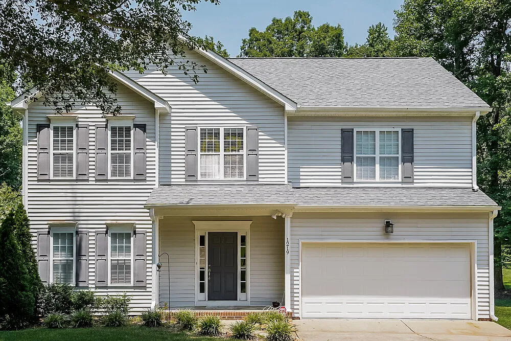 3 bed, 2.5 bath, 2520 sqft, $2,415 — Photo 1