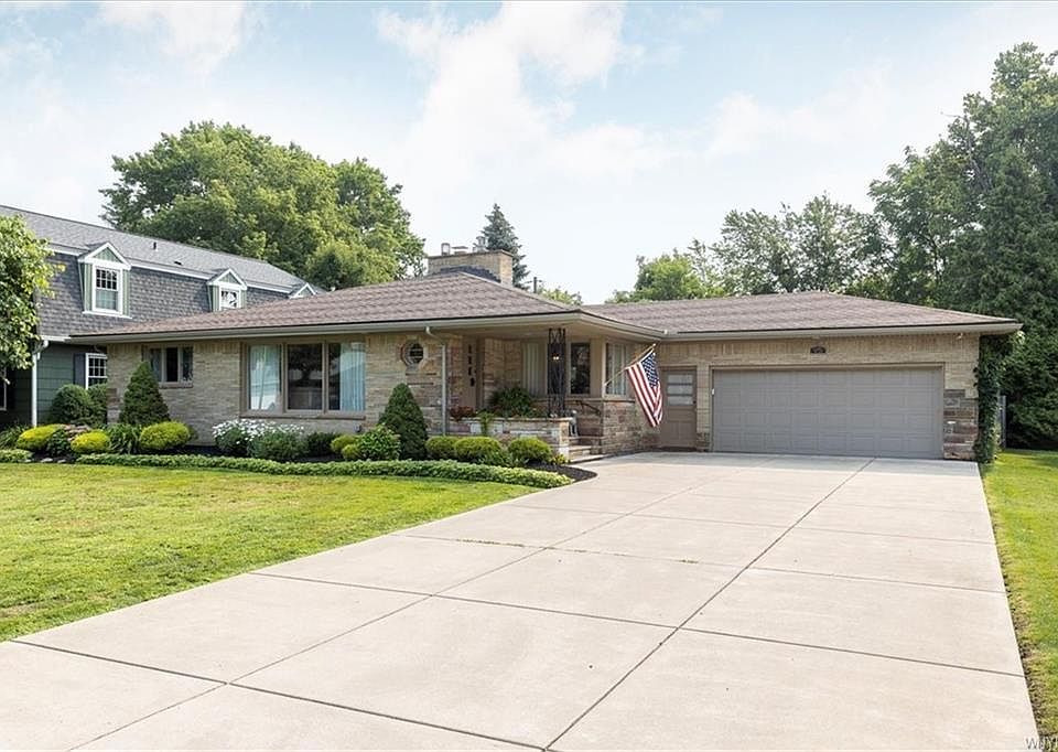 1st image of 95 Lake Ledge Dr