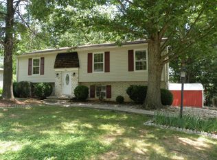 2947 Purple Finch Rd, Roanoke, VA 24018