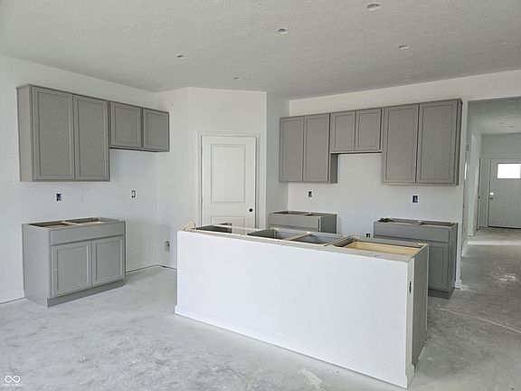 2nd image of 668 Blackrock Dr