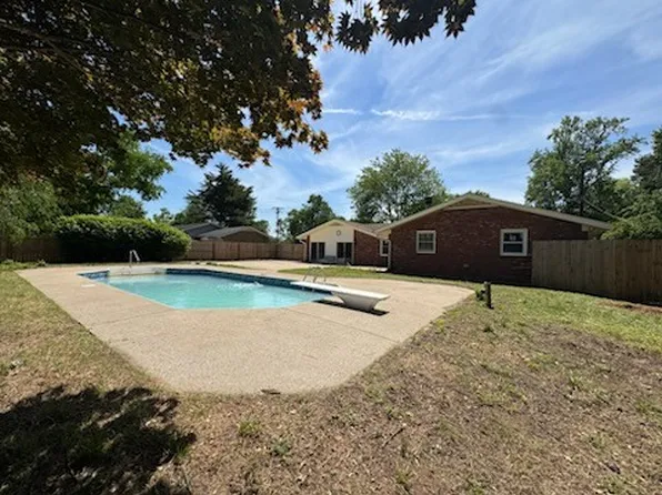 4721 Phoenix Dr, Hermitage, TN 37076