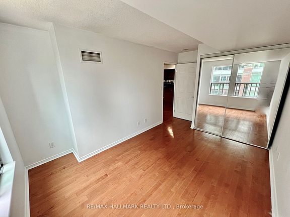 3rd image of 230 King St E #911