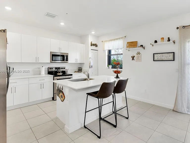 15953 SW 2nd Pl — Photo 3