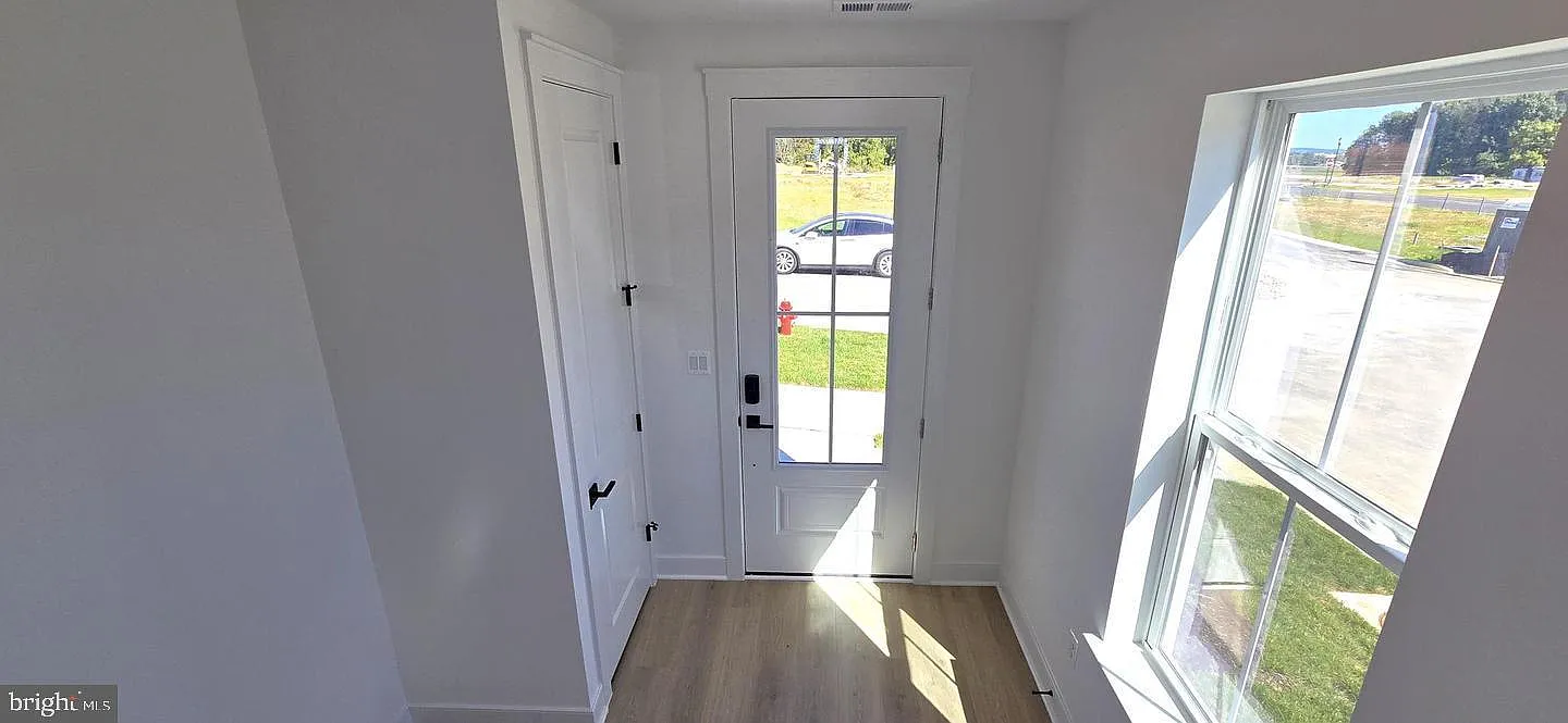 4 bed, 3.5 bath, 2400 sqft, $3,450 — Photo 3
