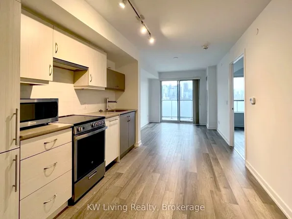 181 Huron St #601, Toronto, ON M5T 0C1