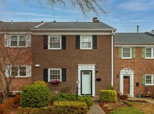 6063 Hardwick Pl, Falls Church, VA 22041