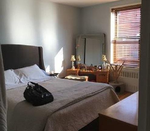 2nd image of 2534 Crescent St APT 5K