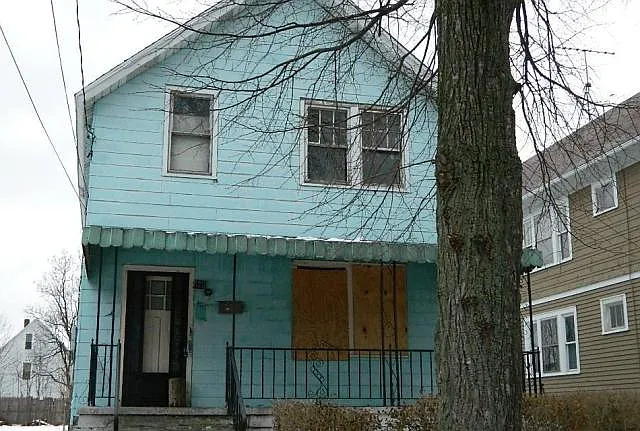 573 West Ave photo 1
