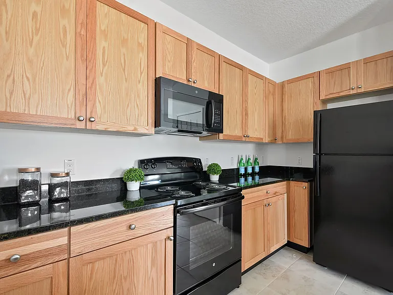 Spring Tree Village Apartments — Photo 39