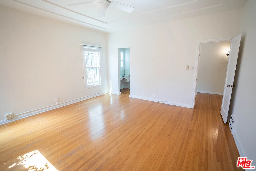3 bed, 3.5 bath, 2300 sqft, $5,995 — Photo 2