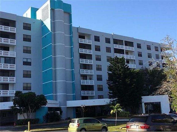 2nd image of 919 Hillcrest Dr APT 606