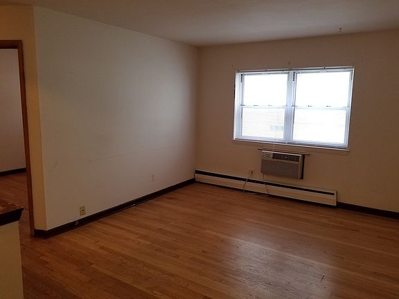 3rd image of 1579 N Farwell Ave APT 104