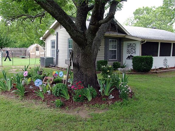 4th image of 309 N Sherman Dr