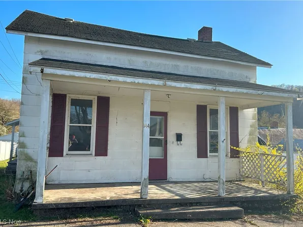 144 E Bell Ave, McConnelsville, OH 43756