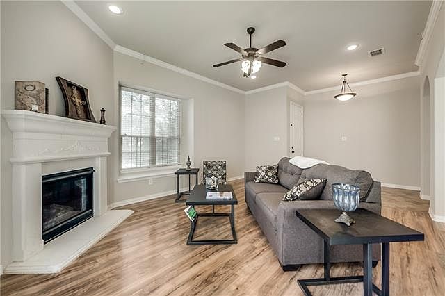 1st image of 2464 Sunderland Ln