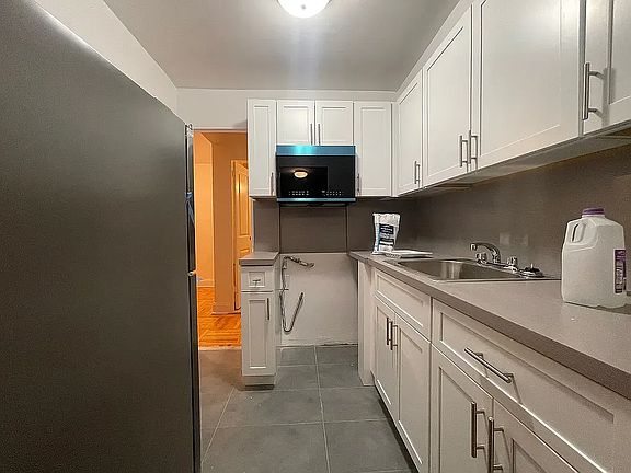 2nd image of 637 Washington Ave APT 1