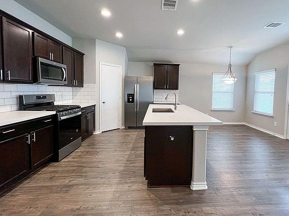 3rd image of 3311 Chimera Ln