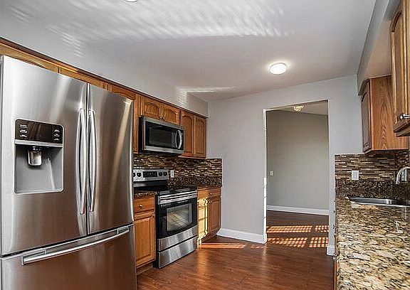 4th image of 23415 Queenswood Cir