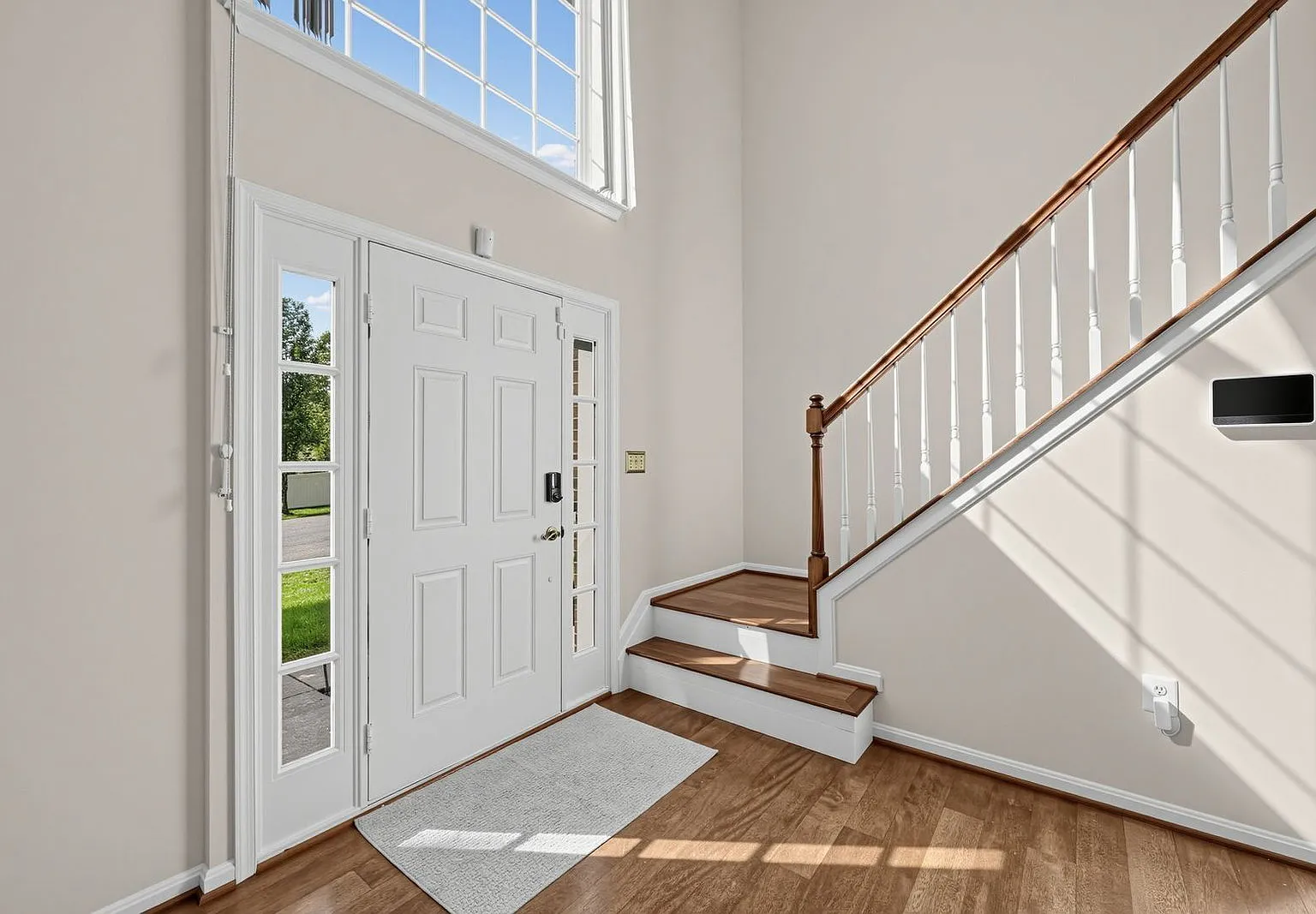 4 bed, 3.0 bath, 3438 sqft, $4,500 — Photo 2